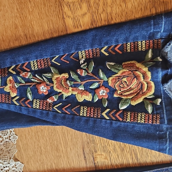 Est. 1946 Denim Boho Western Floral Embroidered Jeans - Picture 3 of 14